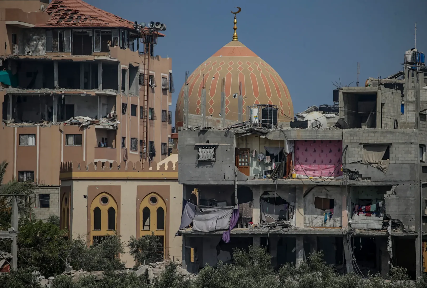 Vista de los edificios destruidos en el campo de refugiados de al Nuseirat, en el centro de la Franja de Gaza, EFE/Mohammed Saber
