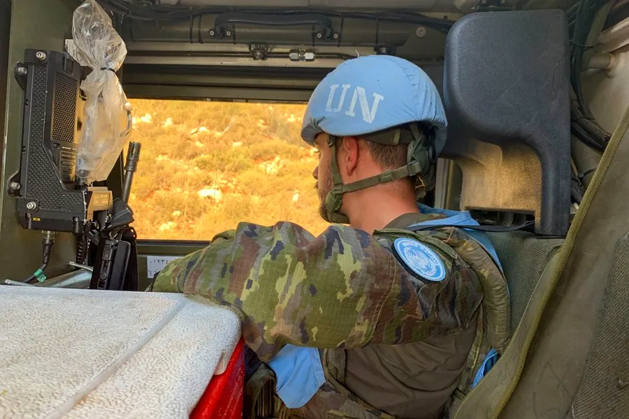 Un militar español durante una patrulla de la misión de paz de la ONU en el Líbano (FINUL), el 12 de junio de 2024. EFE/Noemí Jabois