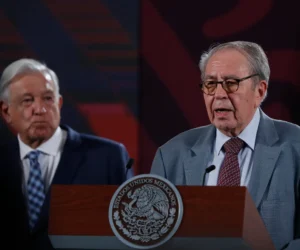 El secretario de Salud, Jorge Alcocer, habla durante una rueda de prensa del presidente de México, Andrés Manuel López Obrador, este jueves en Palacio Nacional, en Ciudad de México (México). EFE/ Mario Guzmán