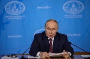 El presidente ruso, Vladimir Putin, en una intervención ante la plana mayor del Ministerio de Asuntos Exteriores ruso en Moscú, este 14 de junio.EFE/EPA/STR