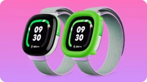 Fotografía cedida por Google donde se muestra dos modelos de su reloj inteligente Fitbit Ace LTE. EFE/Google
