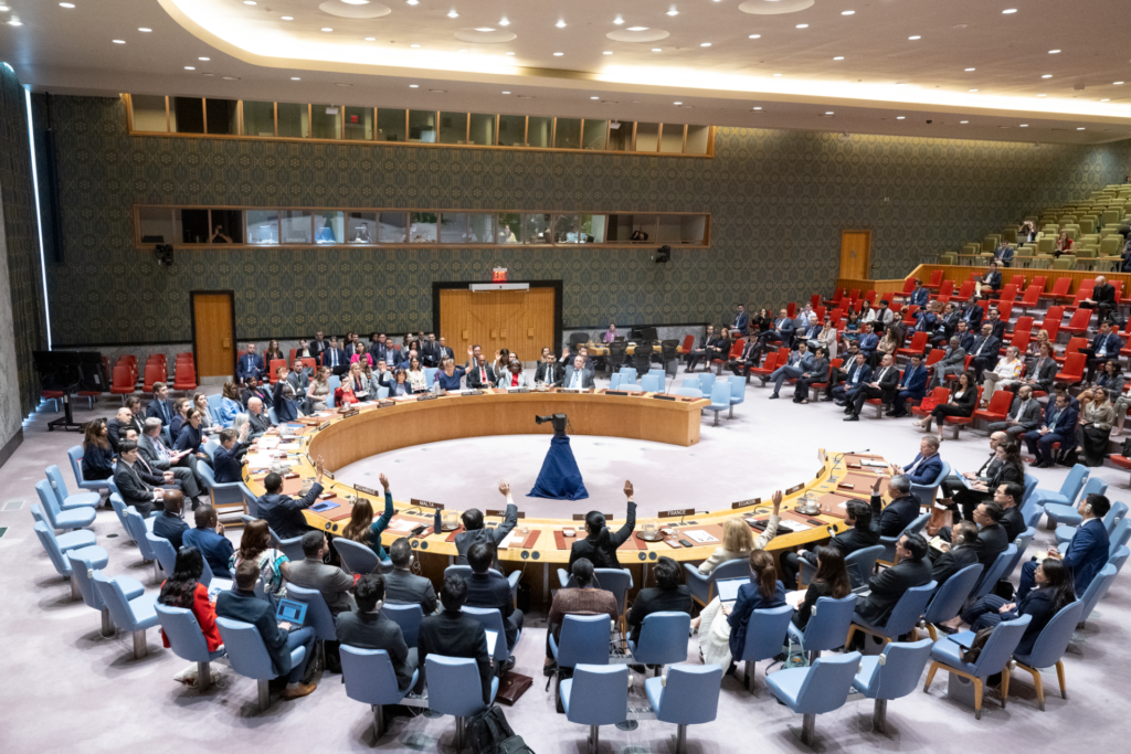 Fotografía cedida por la ONU donde aparece el pleno del Consejo de Seguridad durante la votación sobre el alto del fuego en Gaza, este lunes en la sede del organismo internacional en Nueva York (EEUU).EFE/Eskinder Debebe/ONU