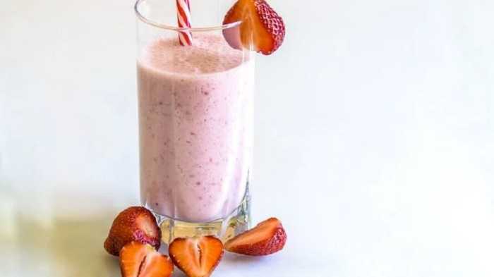 Agua de fresa con leche