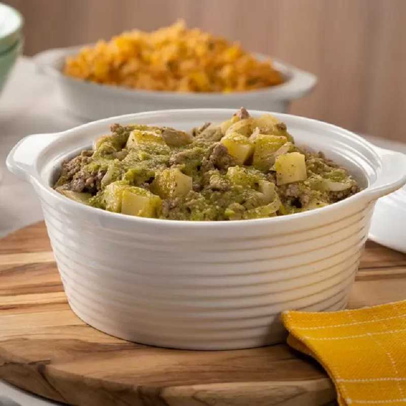 Carne molida en salsa verde con papas: así se prepara este plato