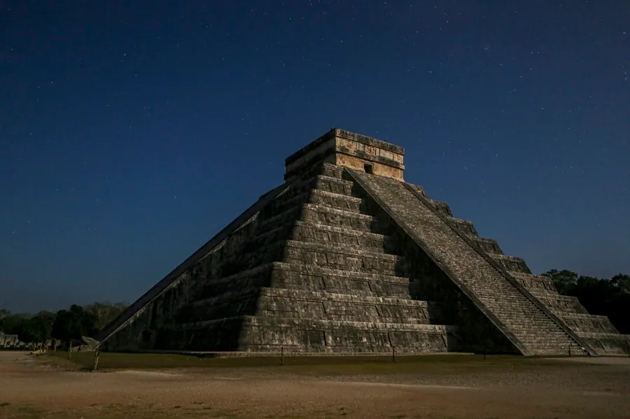 Vista del Castillo de Kukulcán en la zona arqueológica de Chichén Itzá, en Yucatán (México). EFE/Lorenzo Hernández/Archivo