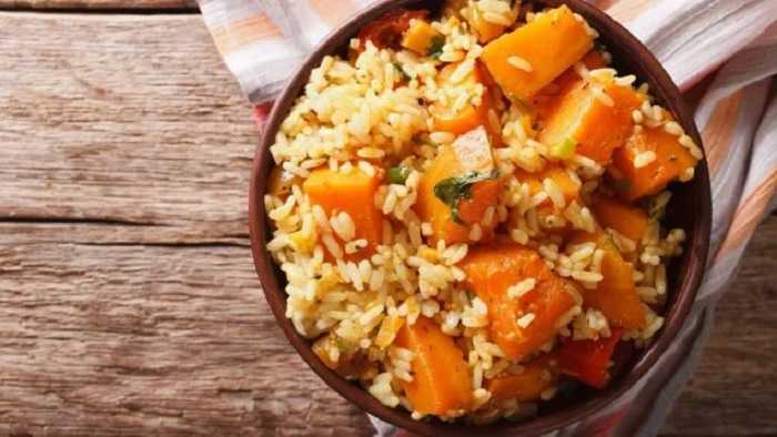 Estofado de plátano y zanahoria con arroz