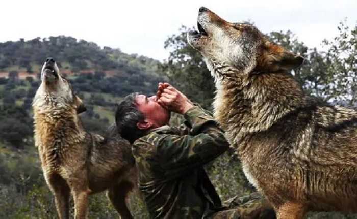 Así sobreviví criado por lobos desde los 6 hasta los 19 años