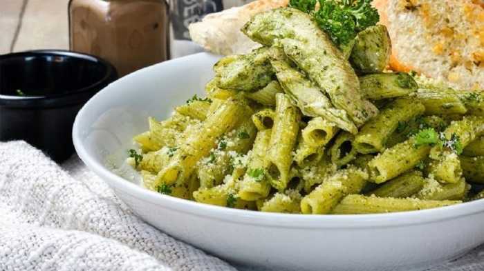 Pasta de espárragos con tomate cherry