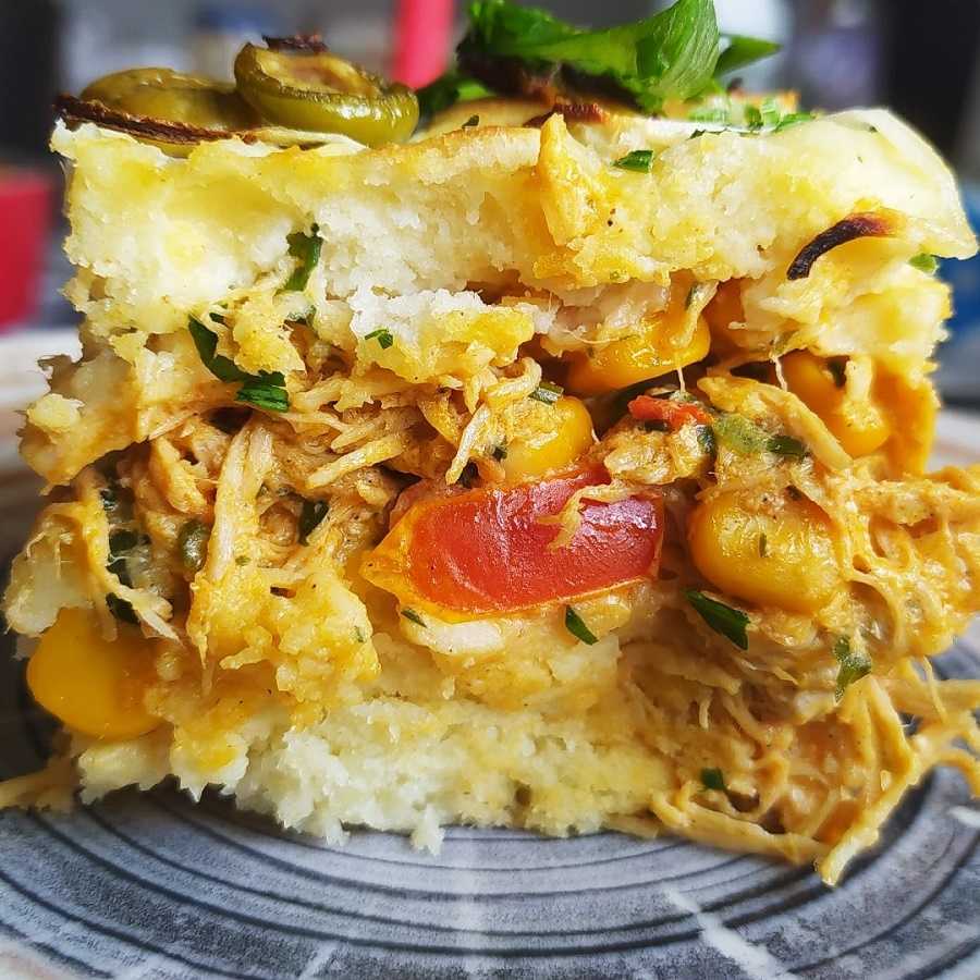 Pastel de pollo con cebolla: rico plato para compartir en familia
