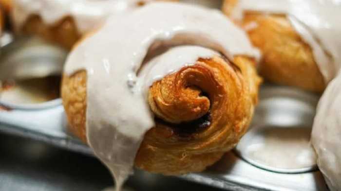 Rollos de canela con glaseado de queso