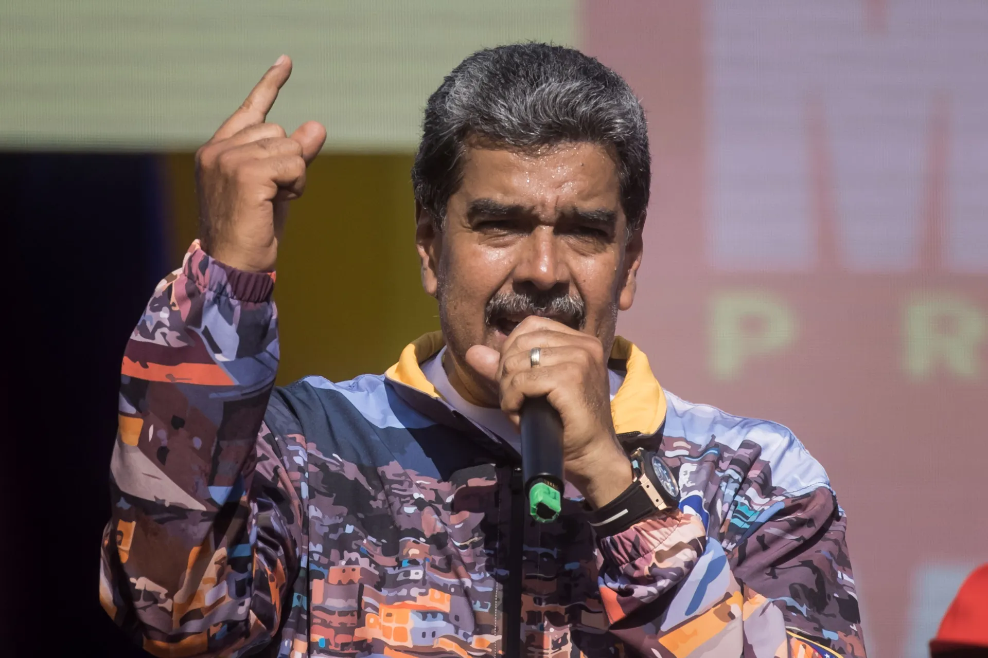 El presidente de Venezuela y candidato a la reelección, Nicolás Maduro, pronuncia un discurso en un acto de campaña este jueves, en Caracas (Venezuela). EFE/Miguel Gutiérrez