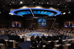 Vista general de la sala mientras el Secretario General de la OTAN, Jens Stoltenberg, pronuncia un discurso en una reunión del Consejo OTAN-Ucrania durante la Cumbre de la Organización del Tratado del Atlántico Norte (OTAN) en Washington, DC, (EE.UU.). EFE/Michael Reynolds