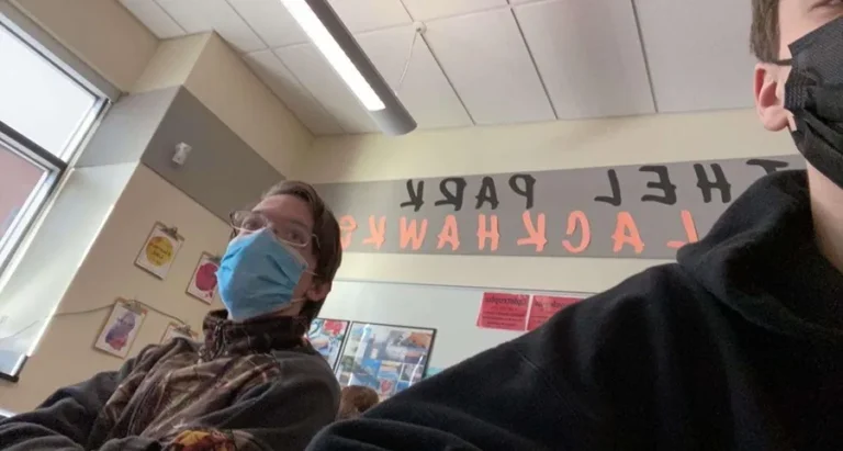 Fotografía sin fecha cedida por Josh Piccolo donde se ve a Thomas Mathew Crooks (i), que el sábado supuestamente atentó contra el expresidente de los Estados Unidos Donald Trump (2017-2021). EFE/ Josh Piccolo