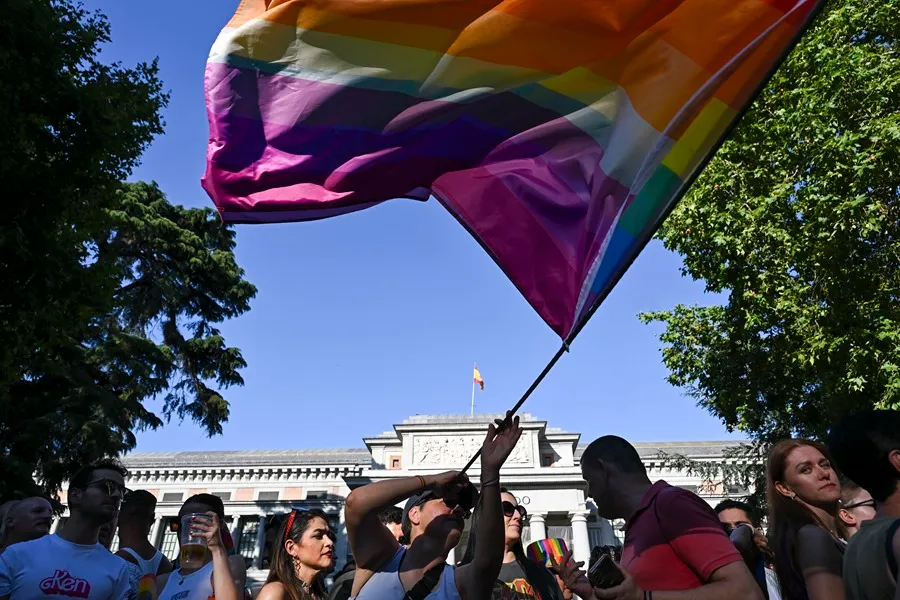 Manifestación del Orgullo 2024 que bajo el lema "Educación, derechos y paz: Orgullo que transforma" recorre este sábado las calles de Madrid. EFE/Fernando Villar