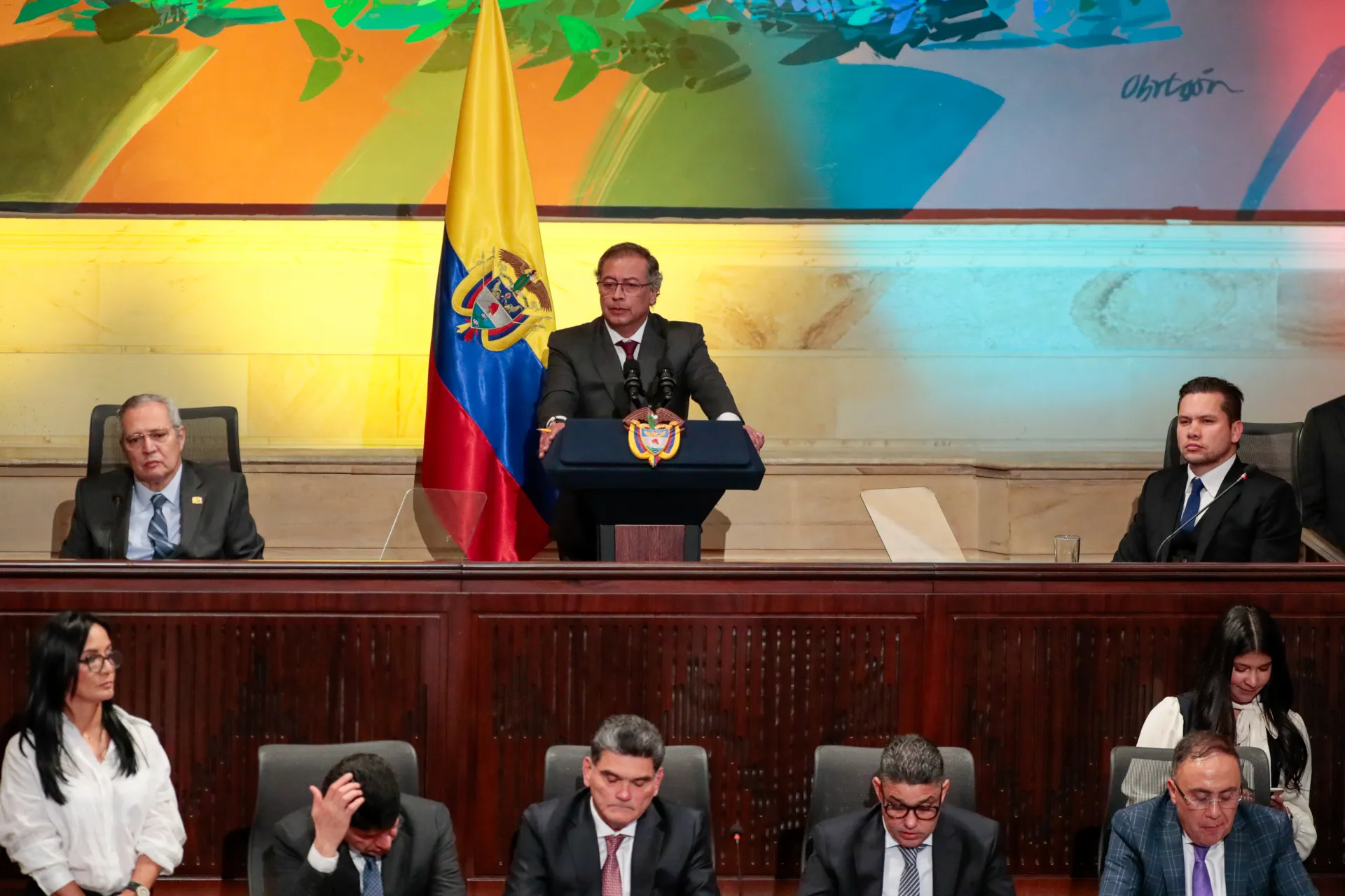 El presidente de Colombia, Gustavo Petro, hace su intervención durante la instalación de las sesiones ordinarias del Congreso este sábado, en Bogotá (Colombia). EFE/Carlos Ortega