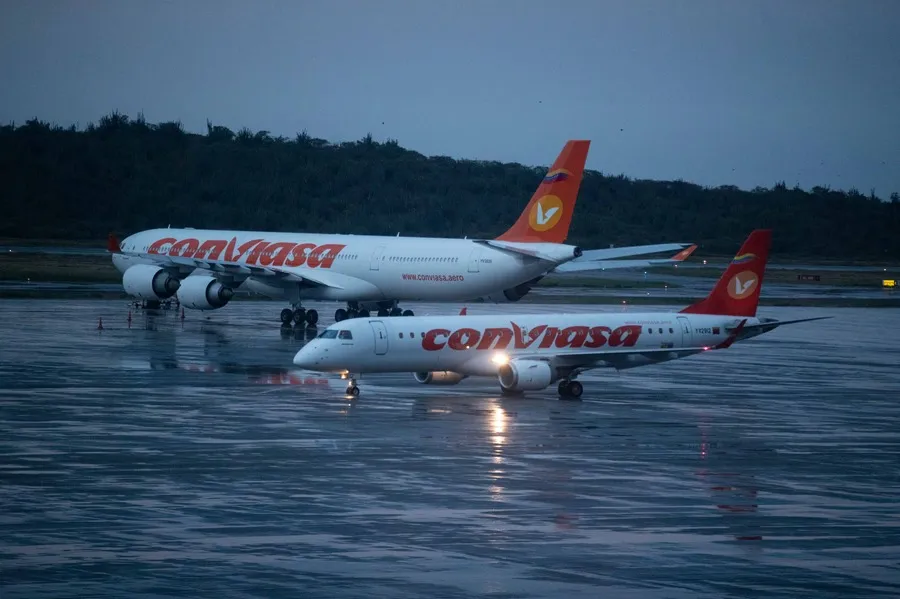 Fotografía de un avión de Conviasa, en una fotografía de archivo. EFE/ Rayner Peña R