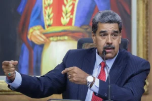 El presidente de Venezuela, Nicolás Maduro, habla durante una rueda de prensa, en el Palacio de Miraflores en Caracas (Venezuela). EFE/ Ronald Peña R