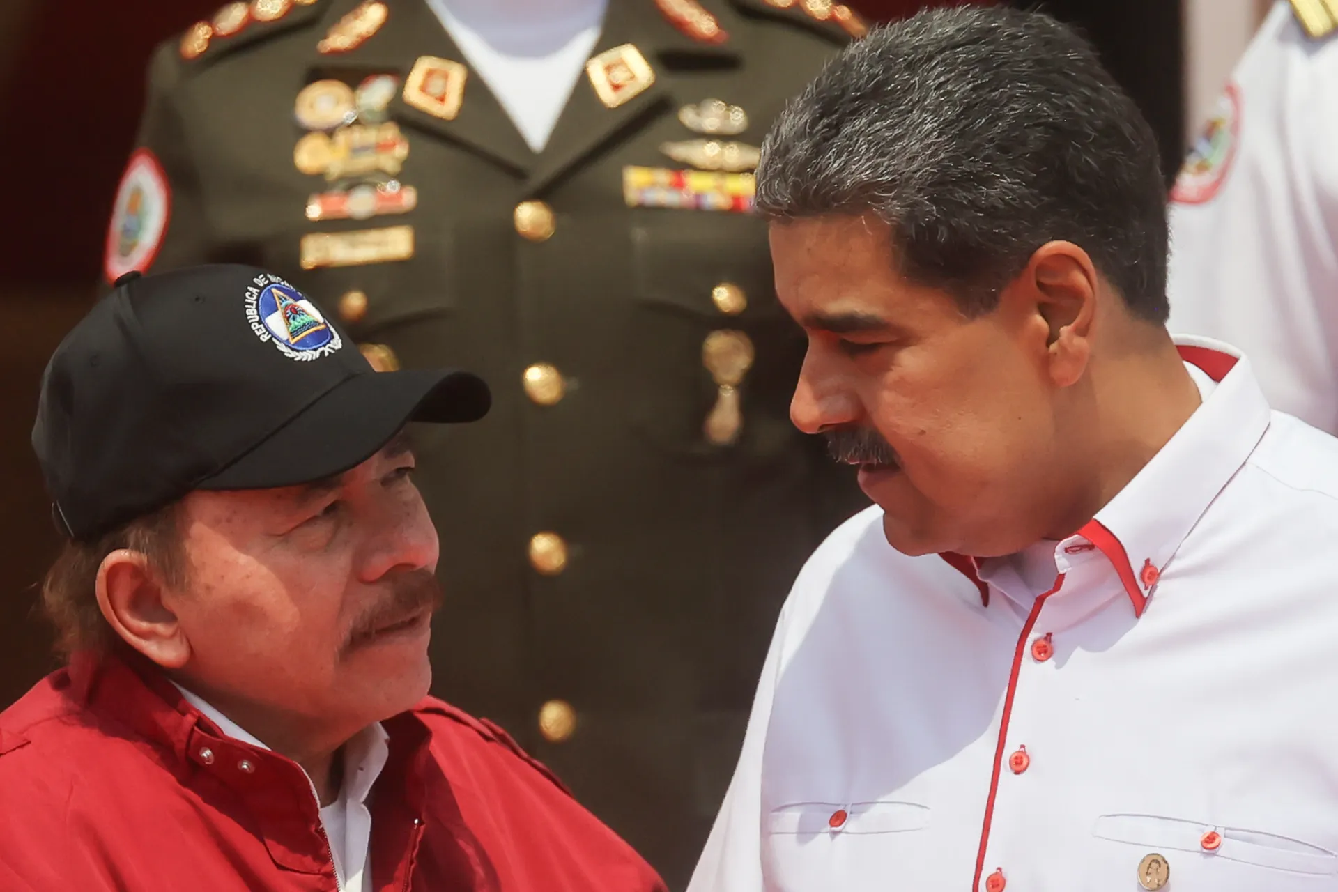El presidente de Venezuela, Nicolás Maduro (der.), junto al presidente de Nicaragua, Daniel Ortega, en una fotografía de archivo. EFE/Miguel Gutiérrez