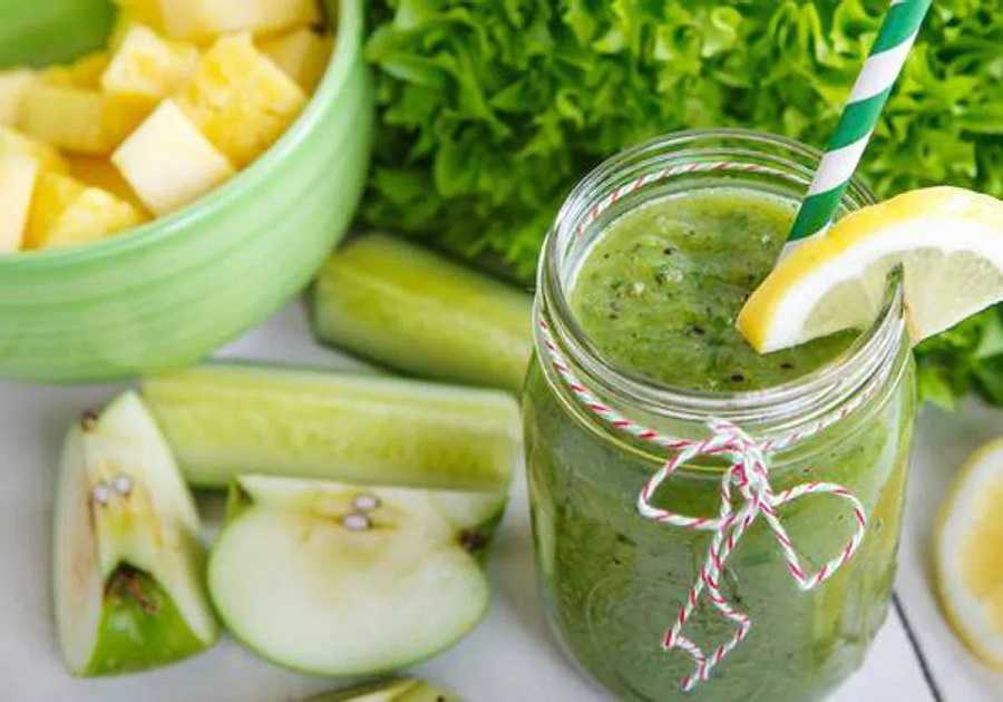 Batido verde dietético y antioxidante: rica bebida para el desayuno