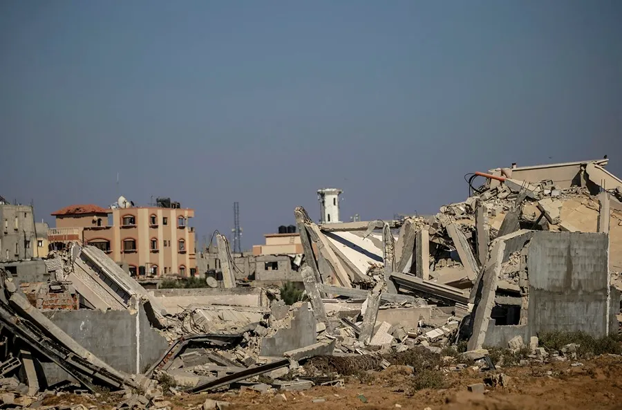Zona destruida durante una operación militar israelí en Deir Al Balah. EFE/EPA/Mohammed Saber