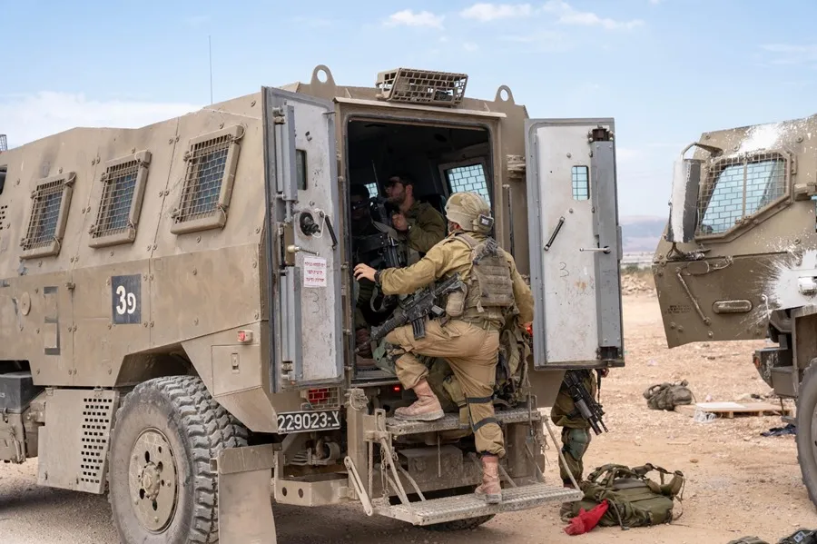 Fotografía de los preparativos de las tropas israelíes para una operación antiterrorista en Jenin y Tulkarm. EFE/Ejércido de Israel