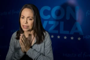 La líder antichavista de Venezuela María Corina Machado habla durante una entrevista con EFE, este jueves en Caracas (Venezuela). EFE/ Miguel Gutiérrez
