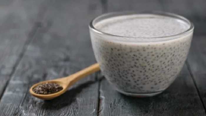 Pudin de chía con leche de coco y mango