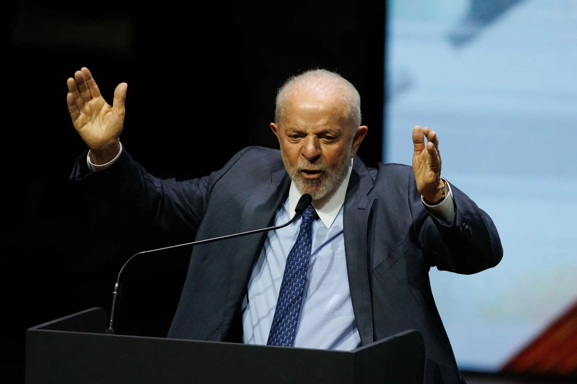 El presidente de Brasil, Luiz Inácio Lula da Silva, habla en la ceremonia de inauguración de la 27ª Bienal Internacional del Libro de São Paulo, que este año tiene a Colombia como país invitado de honor, este jueves en Sao Paulo (Brasil). EFE/Isaac Fontana