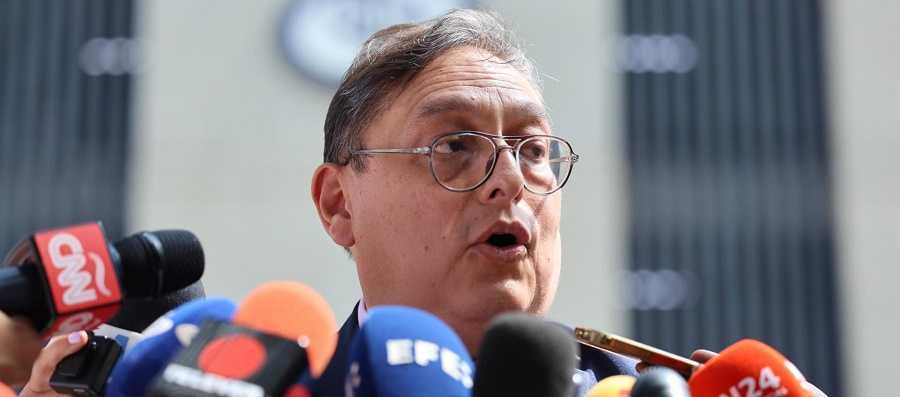 Abogado de Edmundo González habla frente al Ministerio Público