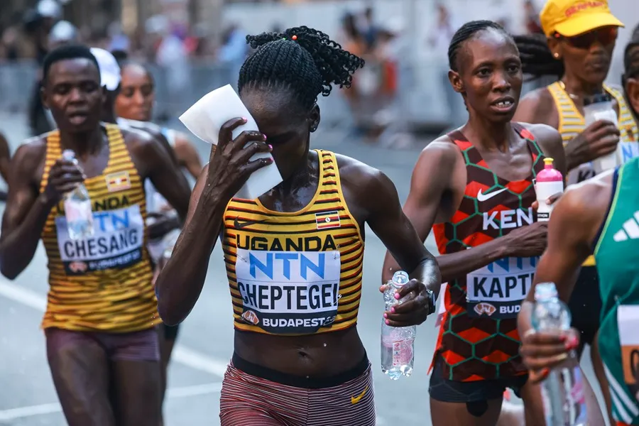 Rebecca Cheptegei (2i). EFE/EPA/Istvan Derencsenyi