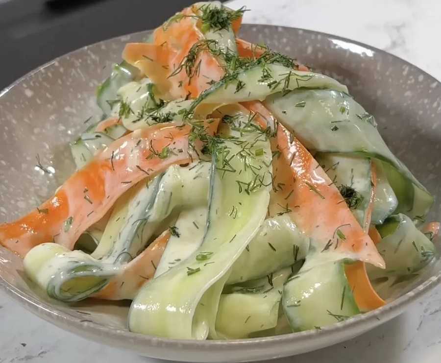 Cintas de zanahoria y pepino con yogur: rica opción para cenar