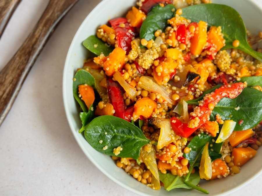 Ensalada de auyama y pimientos para disfrutar una rica cena