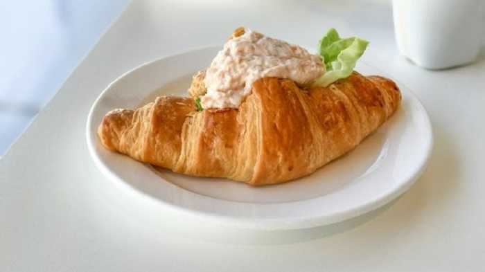 Hojaldres rellenos de atún