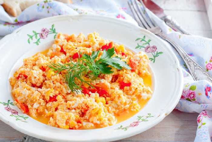 Huevos en salsa de tomate: prepara esta receta para tu desayuno