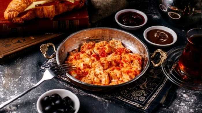 Huevos en salsa de tomate