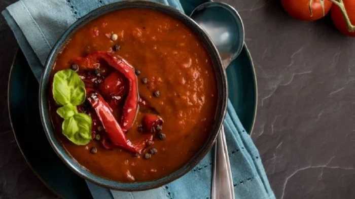 Sopa de tomate con pimiento rojo asado
