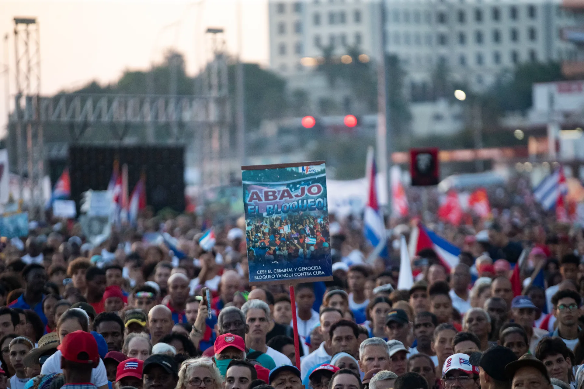 Fotografía de archivo de protesta contra los bloqueos estadounidenses a Cuba. EFE/Yander Zamora