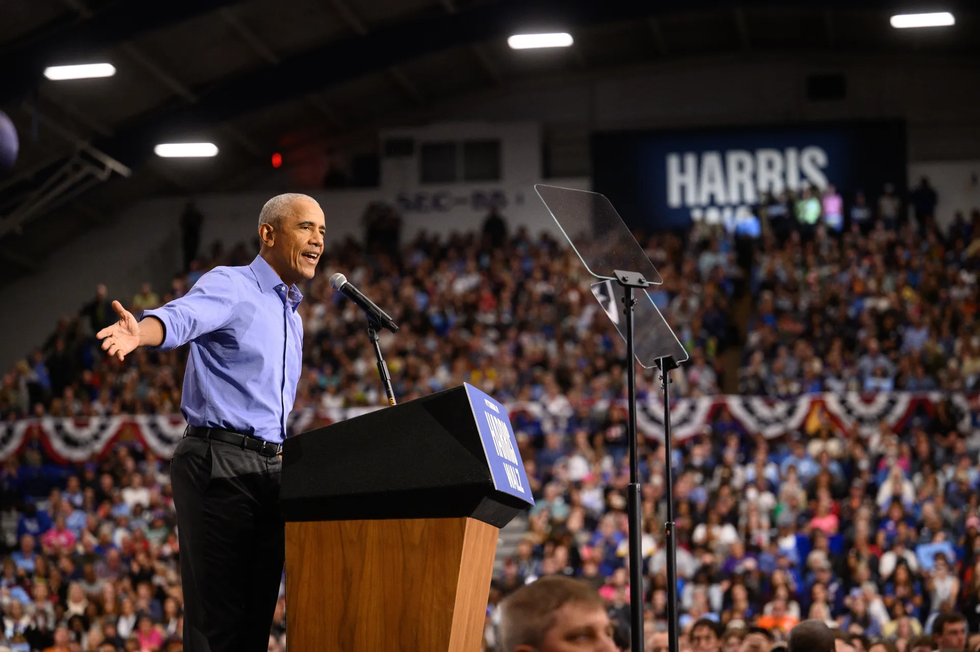 El expresidente estadounidense Barack Obama en un acto de campaña junto a la vicepresidenta y candidata demócrata Kamala Harris en Pittsburgh, Pensilvania (EE.UU.). EFE/Justin Merriman
