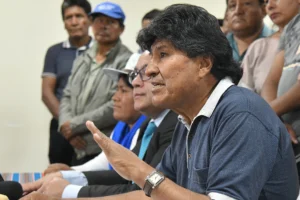 El expresidente de Bolivia Evo Morales habla en una rueda de prensa este viernes, en Cochabamba (Bolivia). EFE/ Jorge Abrego