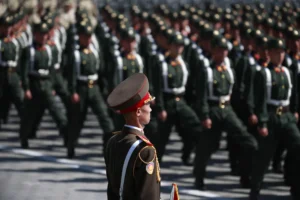 Programa de archivo en la que se observa a soldados del Ejército Popular de Corea (KPA) al marchar durante un desfile conmemorativo del Día Nacional y el 70 aniversario de su fundación en Pyongyang (Corea del Norte). EFE/How Hwee Young