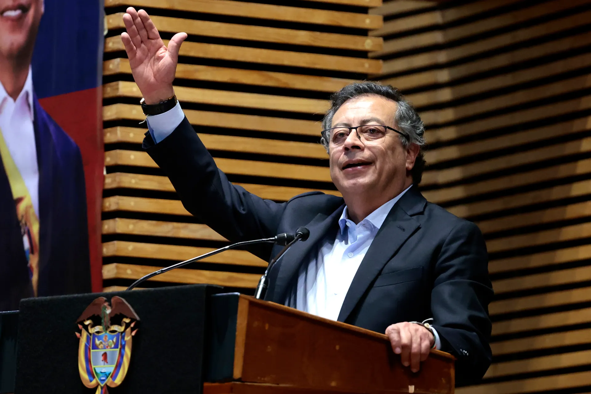 Fotografía de archivo del 30 de septiembre de 2024 del presidente de Colombia, Gustavo Petro, hablando durante una conferencia en el Antiguo Palacio de Medicina de la Universidad Nacional Autónoma de México (UNAM), en Ciudad de México (México). EFE/José Méndez