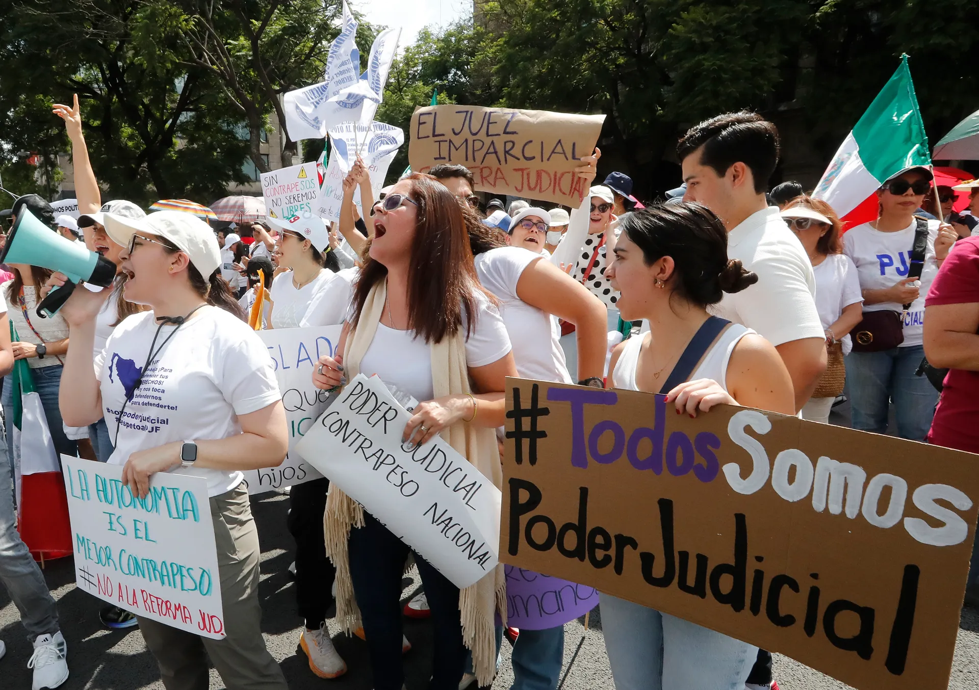 Fotografía de archivo de una protesta contra la reforma al Poder Judicial en Ciudad de México (México). EFE/ Mario Guzmán