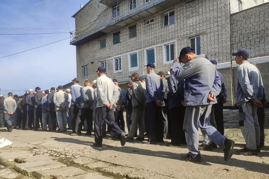 Prisioneros de guerra rusos en un centro de internamiento cerca de Leópolis, Ucrania. EFE/Rostyslav Averchuk