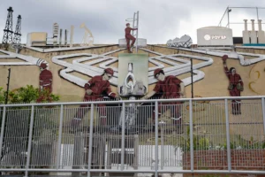 Fotografía del 3 de octubre de 2024 de un mural de la empresa Petróleos de Venezuela Sociedad Anónima (PDVSA). EFE/ Ronald Peña