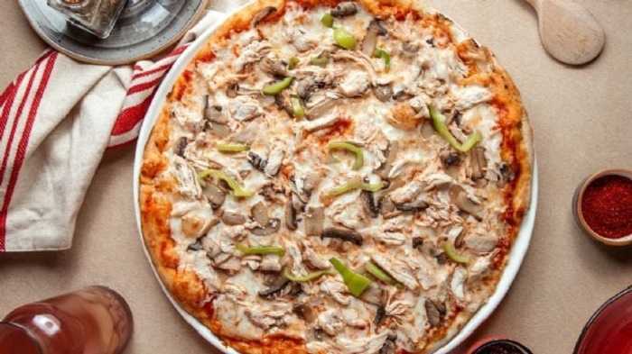 Pizza de atún con anchoas