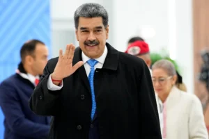 El presidente de Venezuela, Nicolás Maduro (i), durante la cumbre de BRICS, el 24 de octubre de 2024, en Kazán. EFE/Alexander Zemlianichenko/Pool