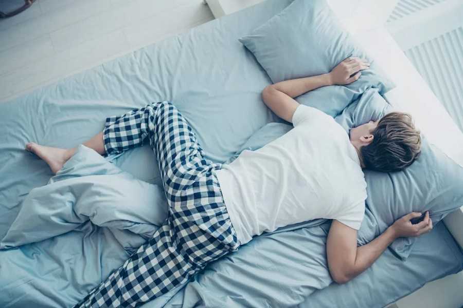 Dormir del lado derecho cambia tu vida