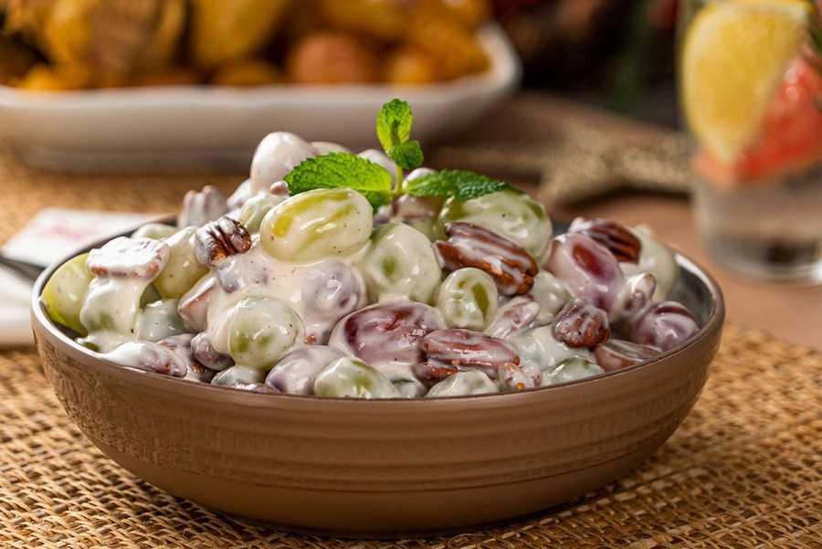 Ensalada de uvas con crema y queso: rico postre para la familia
