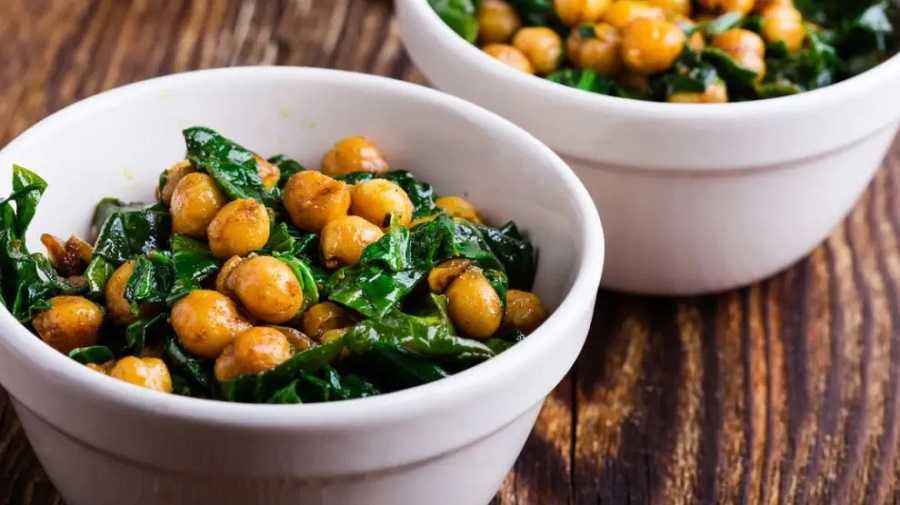 Salteado de espinacas con garbanzos: prepara esta rica receta