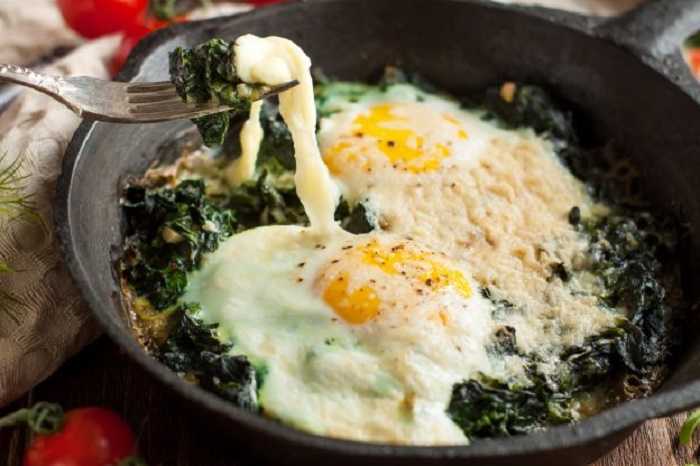 Huevos al pesto con espinacas: sabrosa receta para desayunar